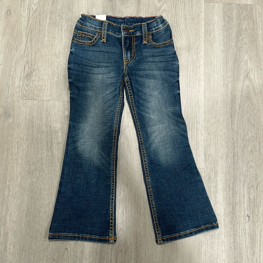 Girls Size 6 Wrangler boot cut jeans.